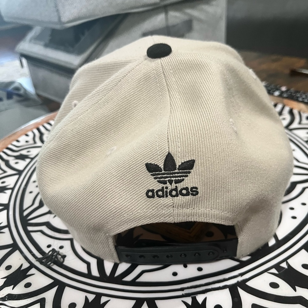 Adidas Two-Tone Black and Cream Cap - Picture 2 of 3